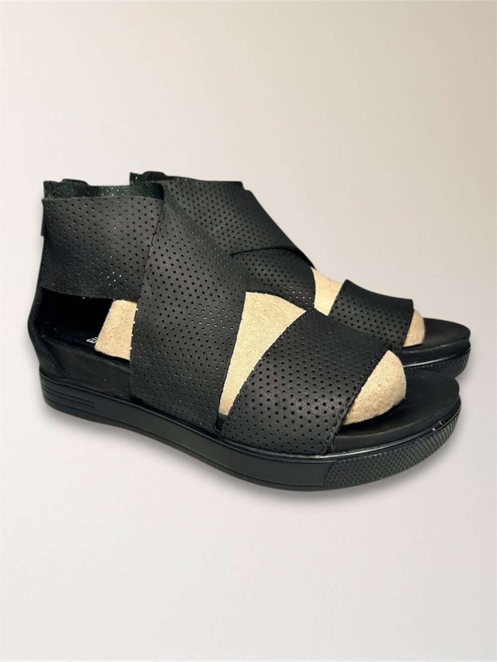 Eileen Fisher 6.5 Black Perforated Leather Platform Sandals Back Zip Comfort
